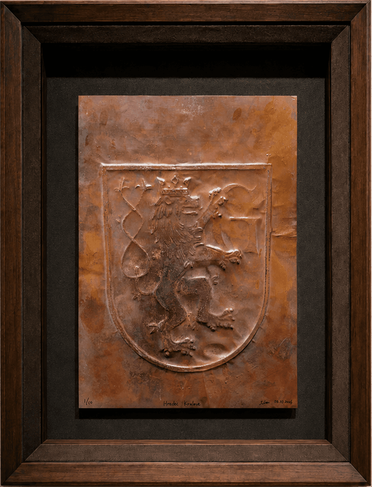 Copper plate impression of the crowned lion arms of Hradec Králové